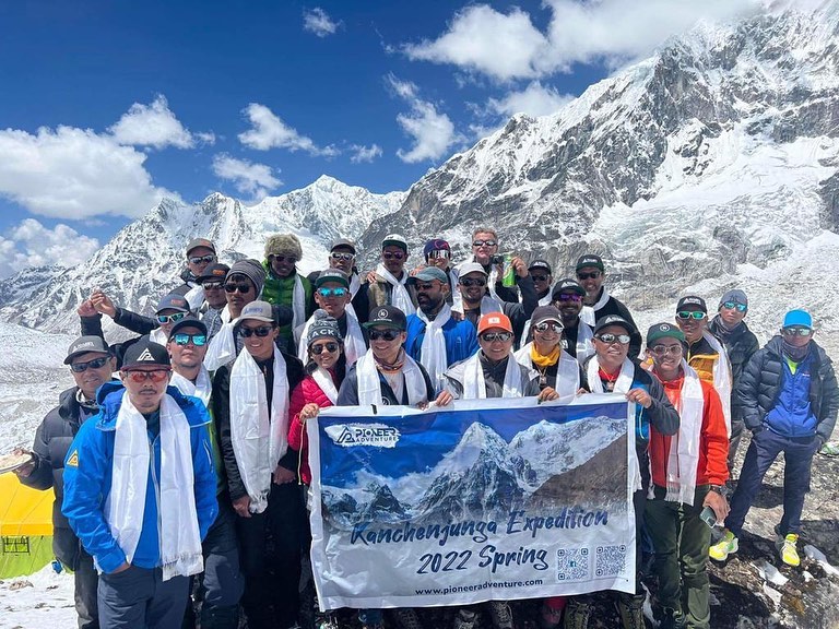 Kanchenjunga summit team